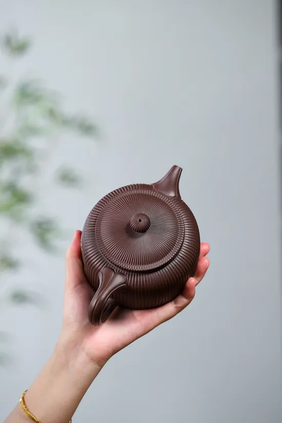 Yixing Zisha Teapot | Handcrafted Clay Teapot | Luxury Artistry 2