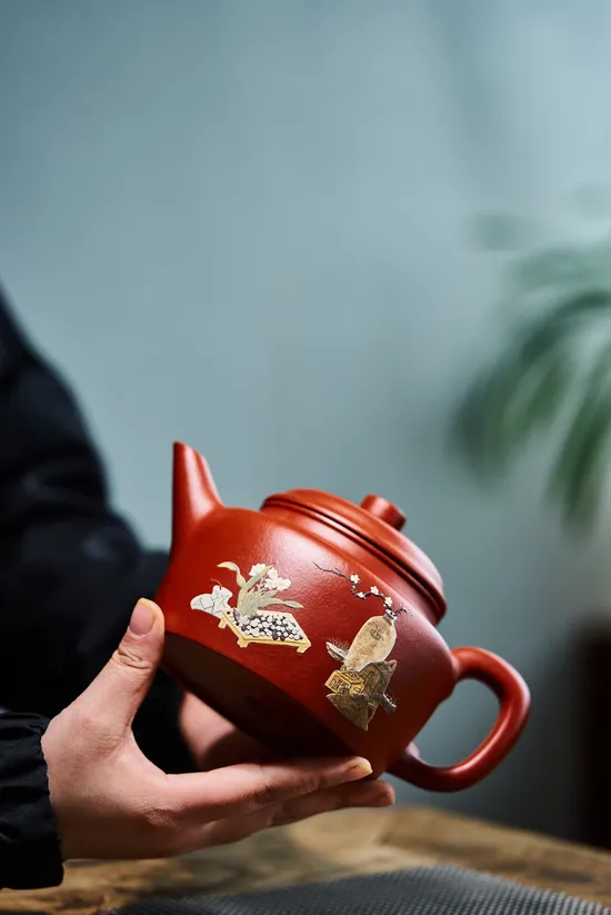 Zisha Teapots: Extra-Large Masterpiece De Zhong | 5400 CNY 1