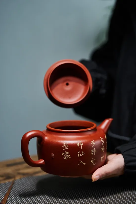 Zisha Teapots: Extra-Large Masterpiece De Zhong | 5400 CNY 5