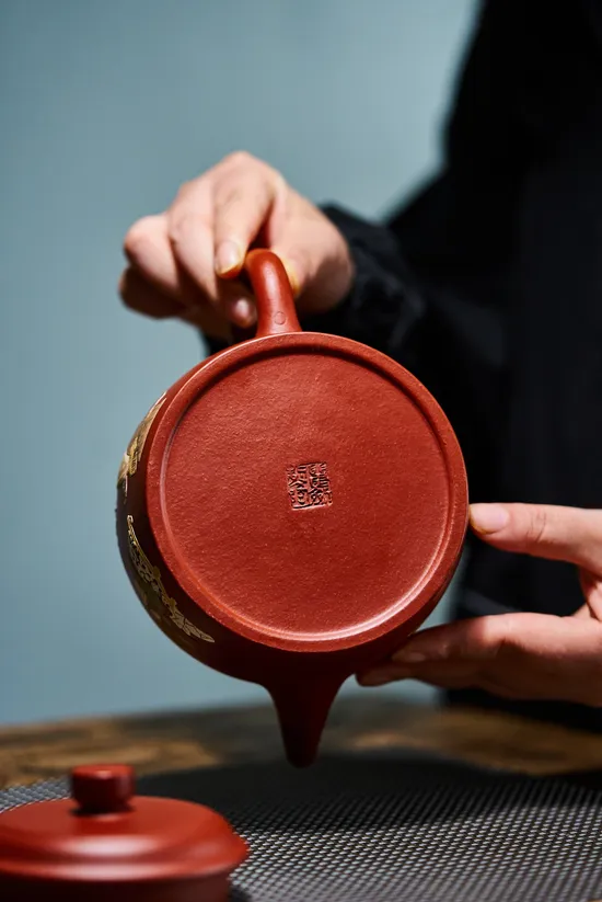 Zisha Teapots: Extra-Large Masterpiece De Zhong | 5400 CNY 6