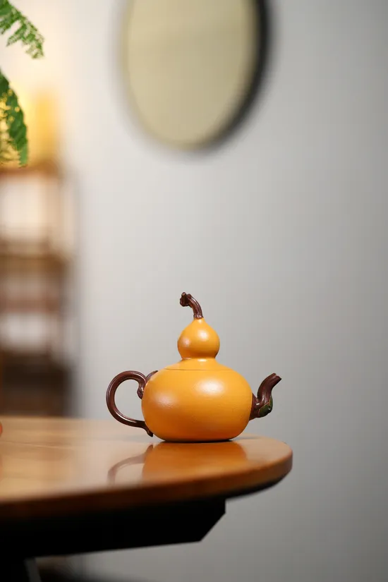 Premium Yixing Clay Teapot | Handcrafted Zisha Artistry 2