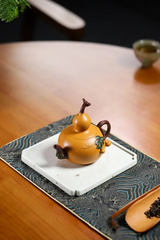 Premium Yixing Clay Teapot | Handcrafted Zisha Artistry 3