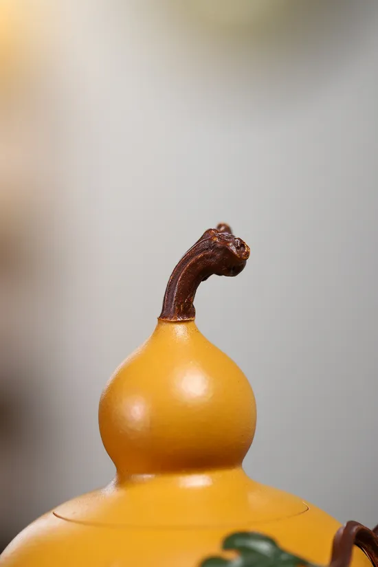 Premium Yixing Clay Teapot | Handcrafted Zisha Artistry 5