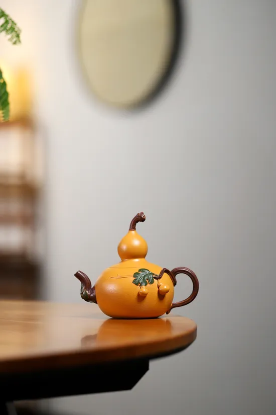 Premium Yixing Clay Teapot | Handcrafted Zisha Artistry 7