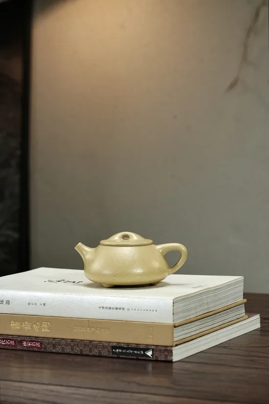 Zisha Teapots: Ben Shan Lüni clay | 220cc capacity | 2400 CNY 1