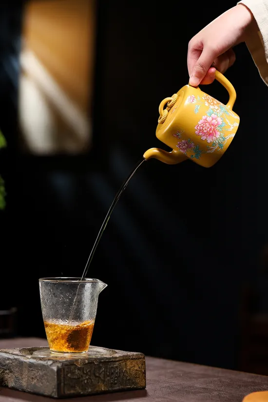 Premium Yixing Zisha Teapot - Master Gu & Ren's Classic Design 1