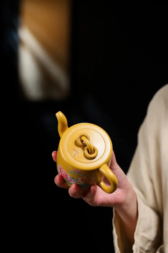 Premium Yixing Zisha Teapot - Master Gu & Ren's Classic Design 4