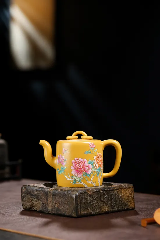 Premium Yixing Zisha Teapot - Master Gu & Ren's Classic Design 5