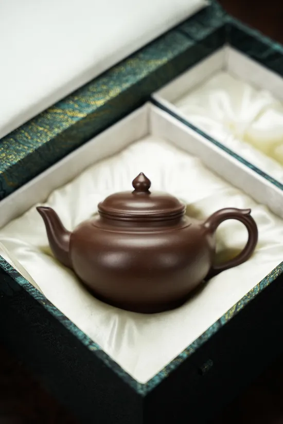 Zisha Teapots: Xiao Ying Jinggong 260cc | premium aged purple clay 3