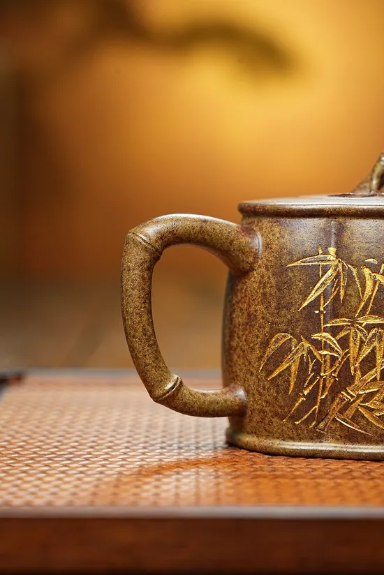 Premium Yixing Zisha Teapot – Handcrafted Artisan Ceramics 1