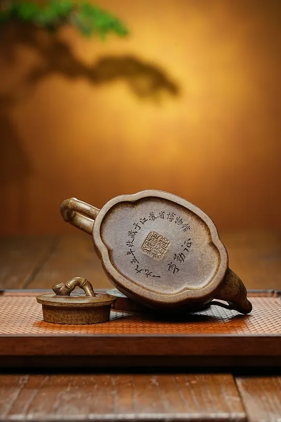 Premium Yixing Zisha Teapot – Handcrafted Artisan Ceramics 2