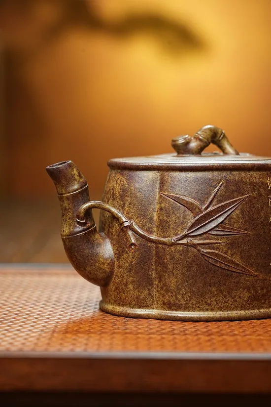 Premium Yixing Zisha Teapot – Handcrafted Artisan Ceramics 5