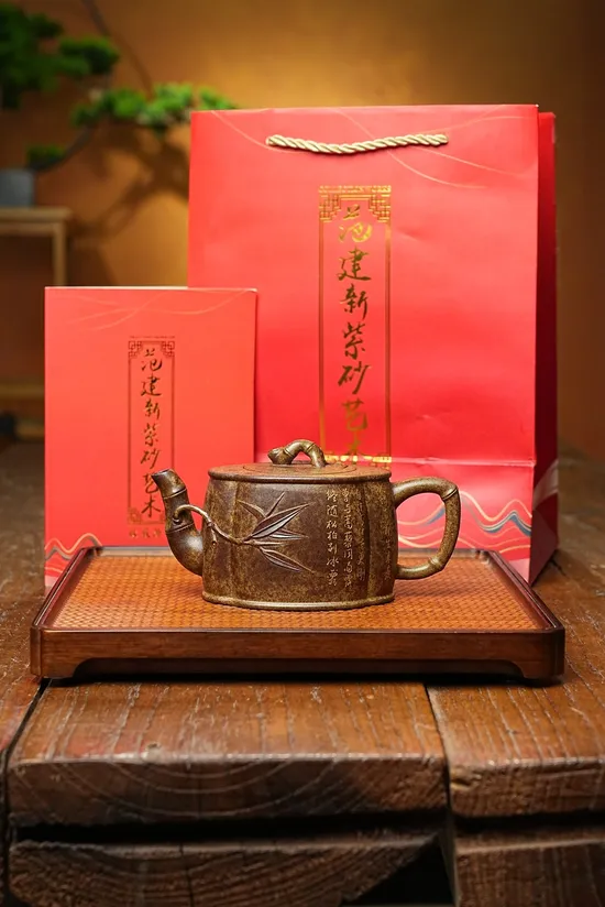 Premium Yixing Zisha Teapot – Handcrafted Artisan Ceramics 7