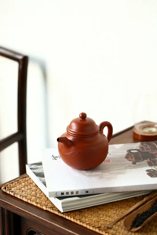 Handcrafted Yixing Zisha Teapot - Master Guo Chaojiang's 480cc Artisan Creation 4