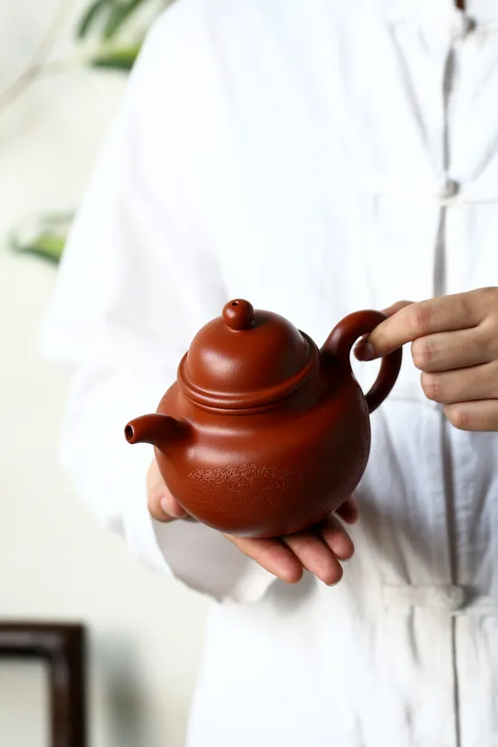 Handcrafted Yixing Zisha Teapot - Master Guo Chaojiang's 480cc Artisan Creation 6