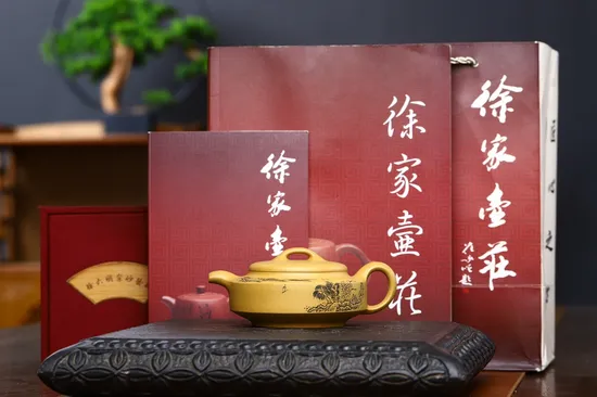 Yixing Zisha Teapot | Handcrafted Purple Clay Pot | Xu Liuming 4