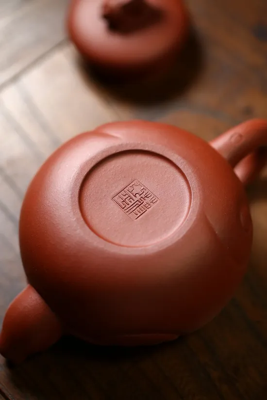 Yixing Zisha Teapot | Handcrafted Purple Clay Pottery | Jiang Yaping 7