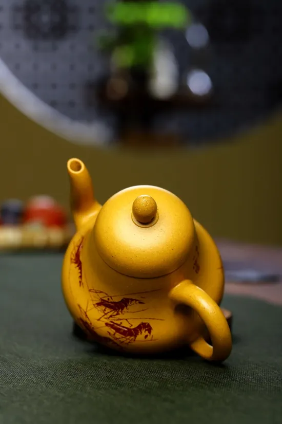Premium Yixing Zisha Teapot | Rare Clay Artistry 1