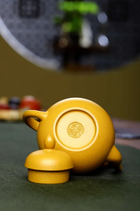 Premium Yixing Zisha Teapot | Rare Clay Artistry 4