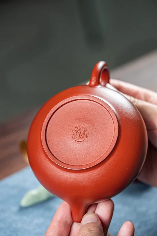 Handcrafted Zisha Clay Teapot – Yixing Teapot Artisan Wu Min 1