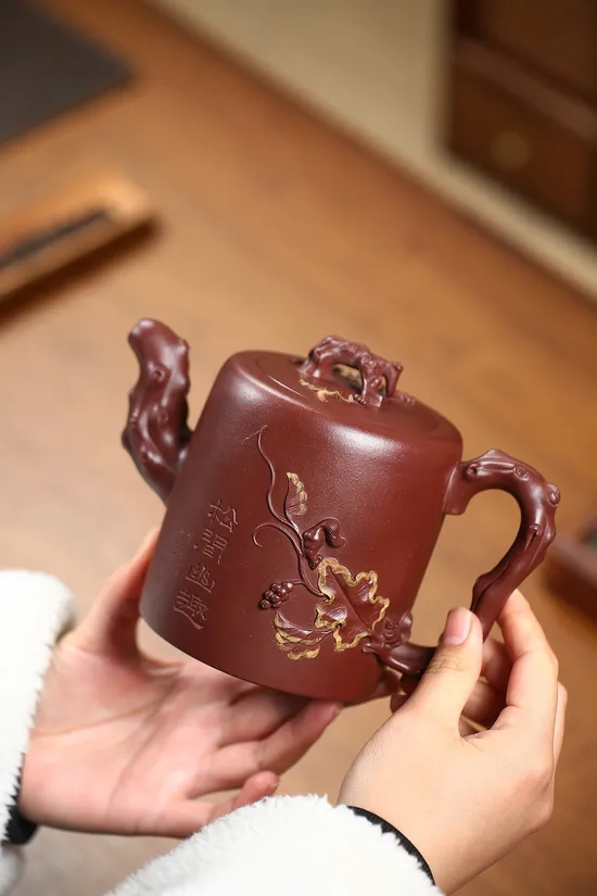 Zisha Teapots: Squirrel and Vine Trunk | 3900 CNY 7