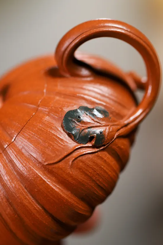 Premium Yixing Zisha Clay Teapot – Collector’s Artisan Craft 4