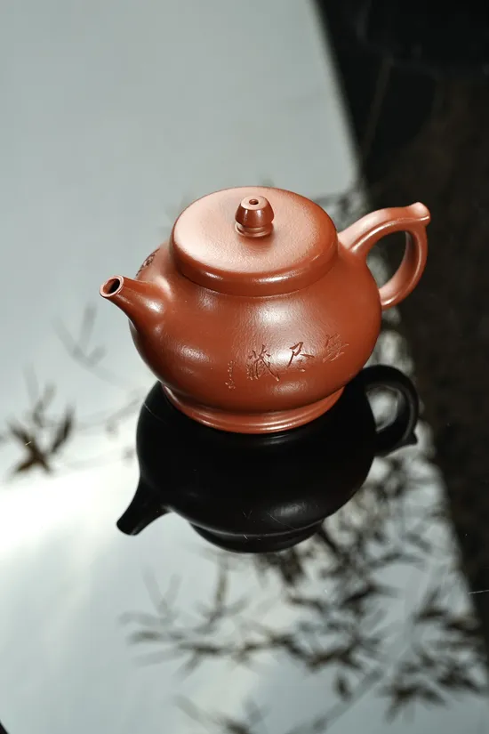 Premium Yixing Zisha Teapot - Handcrafted Vermilion Clay Artistry 6