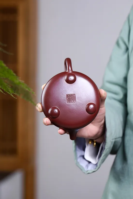 Handcrafted Yixing Teapot - Masters Collaboration & Collector's Item 3