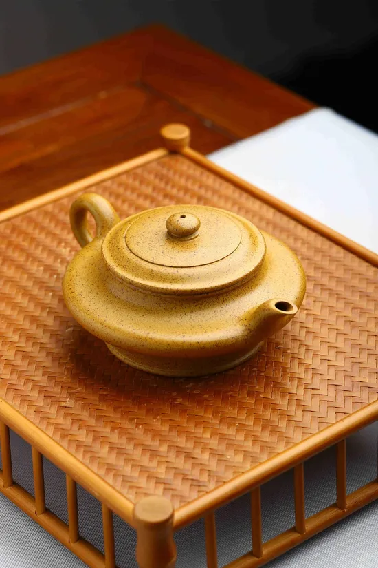 Premium Yixing Zisha Teapot | Artisan-Crafted Purple Clay Teapot 1