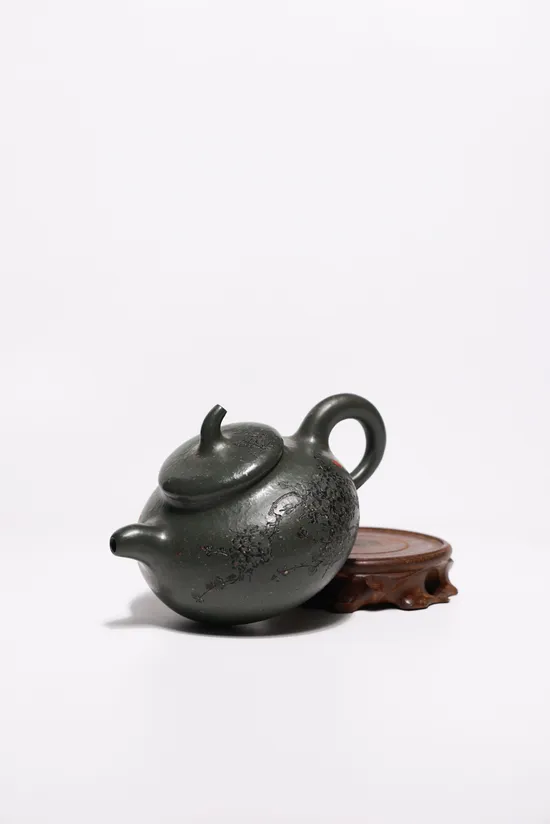 Yixing Teapot Handcrafted by Gu Mai Xu Men | Collectible Zisha Art 2