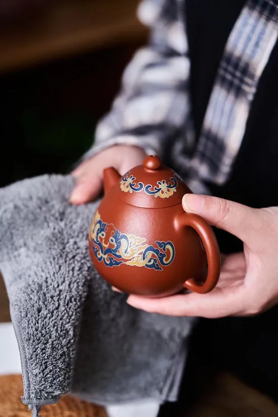 Premium Yixing Clay Teapot | Handcrafted Dragon Egg Design 1