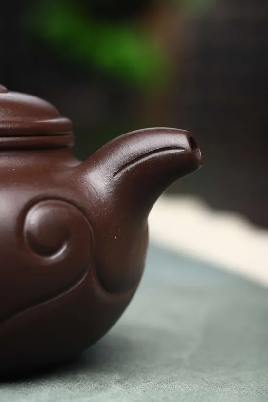 Yixing Teapot Handcrafted with Premium Zisha Clay | 450CC | Certified Artist 1