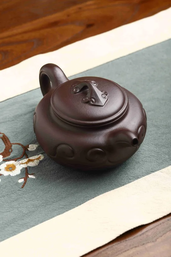 Yixing Teapot Handcrafted with Premium Zisha Clay | 450CC | Certified Artist 5