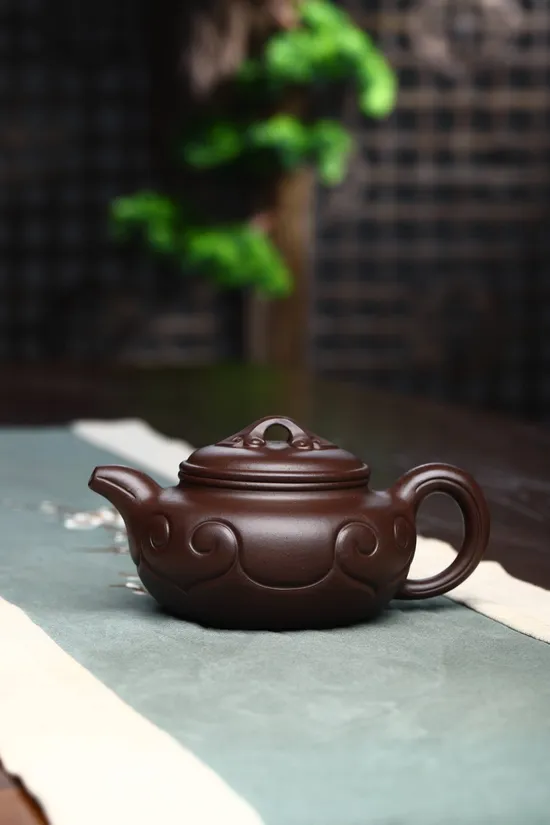 Yixing Teapot Handcrafted with Premium Zisha Clay | 450CC | Certified Artist 7