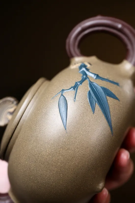 Handmade Yixing Zisha Teapot - Premium Clay Artisan Craft 1