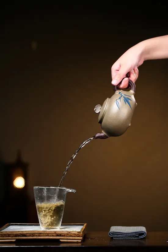 Handmade Yixing Zisha Teapot - Premium Clay Artisan Craft 8