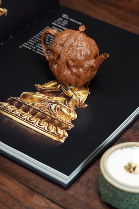Yixing Zisha Teapot: Handcrafted Artisan Ceramic with Walnut Design 3