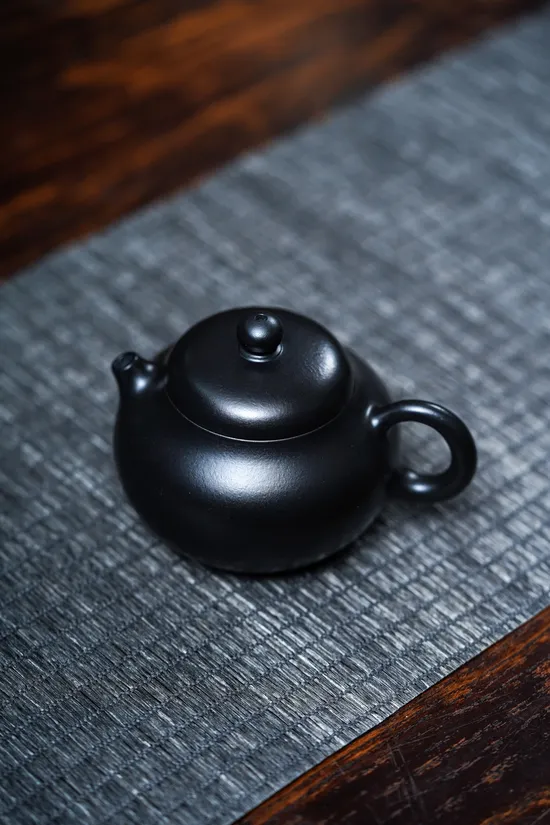Premium Yixing Zisha Teapot - Handcrafted Artisan Clay Pottery 1
