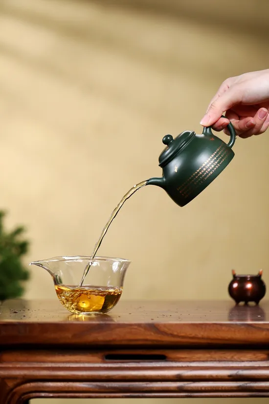 Yixing Zisha Teapot - Handcrafted Sumatra Green Clay Design 1