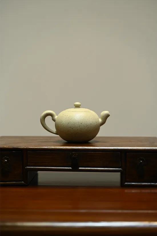 Zisha Teapots: Pearl of the Lake | 1500 CNY | white-duan clay 1
