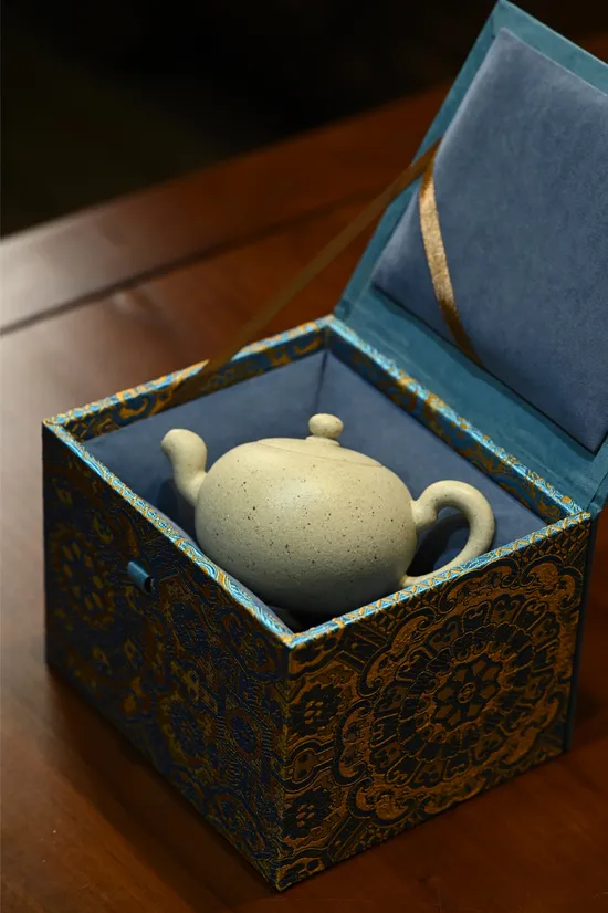 Zisha Teapots: Pearl of the Lake | 1500 CNY | white-duan clay 4