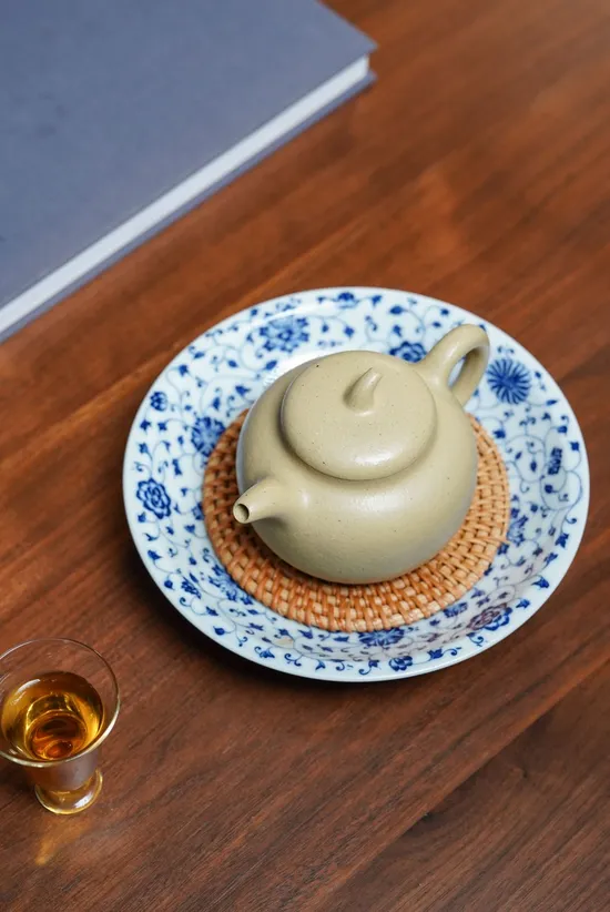 Premium Yixing Zisha Teapot | Handcrafted Ceramic Artistry 2