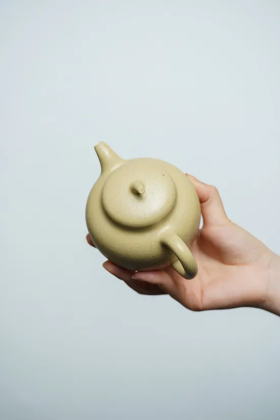 Premium Yixing Zisha Teapot | Handcrafted Ceramic Artistry 5
