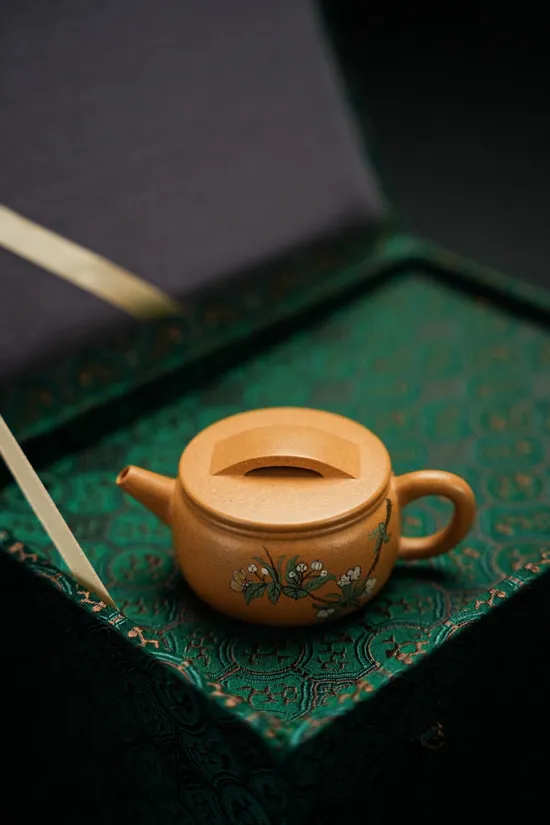 Zisha Teapots: Huangjin Duan Ni clay | 60cc capacity | Mini Han Tile design 1