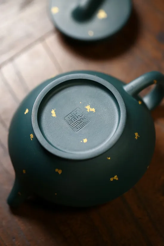 Artisan Yixing Zisha Teapot | Handcrafted Purple Clay Pot 1