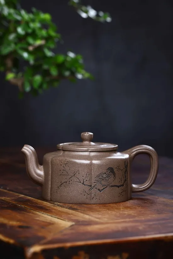 Premium Yixing Zisha Teapot | Handcrafted Artisan Ceramics 1