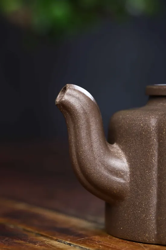 Premium Yixing Zisha Teapot | Handcrafted Artisan Ceramics 3