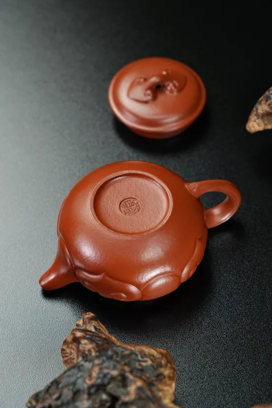Premium Handcrafted Yixing Zisha Teapot – Antique Ruyi Design 3