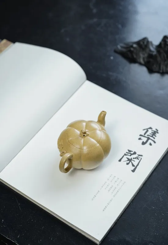 Premium Yixing Zisha Teapot | Handcrafted Thin Clay Art | 2700元 2