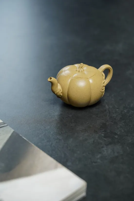Premium Yixing Zisha Teapot | Handcrafted Thin Clay Art | 2700元 3